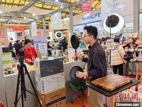 萬(wàn)商云集浦江畔 上海開(kāi)春掀起“展會(huì)熱”，日用百貨電商與線下交易并駕齊驅(qū)
